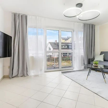 Cruwzo I Modern Centrally Located With Parking 아파트 *