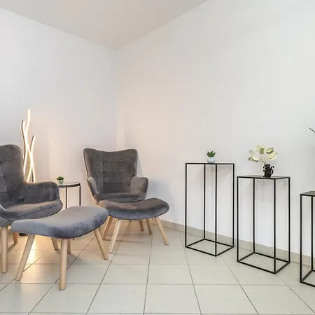 아파트 Cruwzo I Modern Centrally Located With Parking