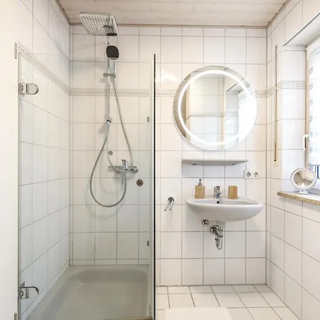 Cruwzo I Modern Centrally Located With Parking *