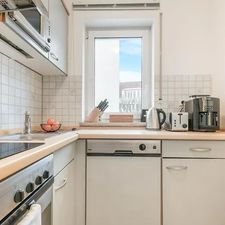 Cruwzo I Modern Centrally Located With Parking 아파트
