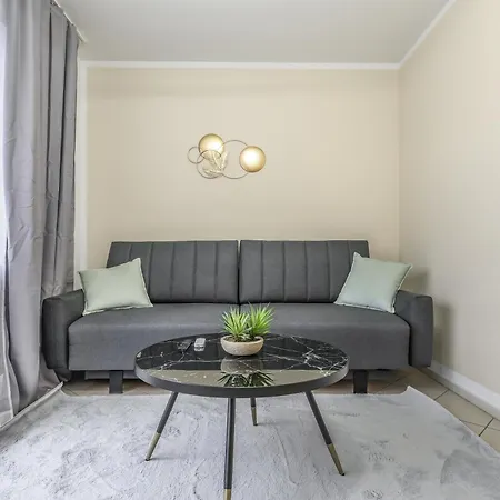 Cruwzo I Modern Centrally Located With Parking 아파트 *