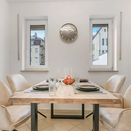 Cruwzo I Modern Centrally Located With Parking