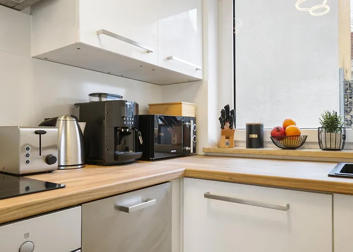 Cruwzo I Modern Centrally Located With Parking *