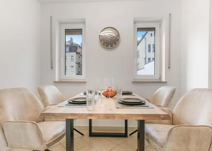 Cruwzo I Modern Centrally Located With Parking