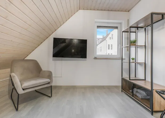 Cruwzo I Modern Centrally Located With Parking *
