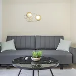 Cruwzo I Modern Centrally Located With Parking *