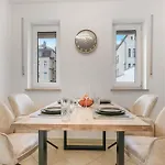 Cruwzo I Modern Centrally Located With Parking