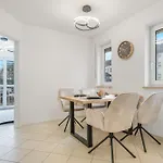 Daire Cruwzo I Modern Centrally Located With Parking *