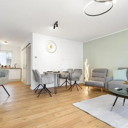 Lägenhet Cruwzo - Modern Centrally Located With Parking