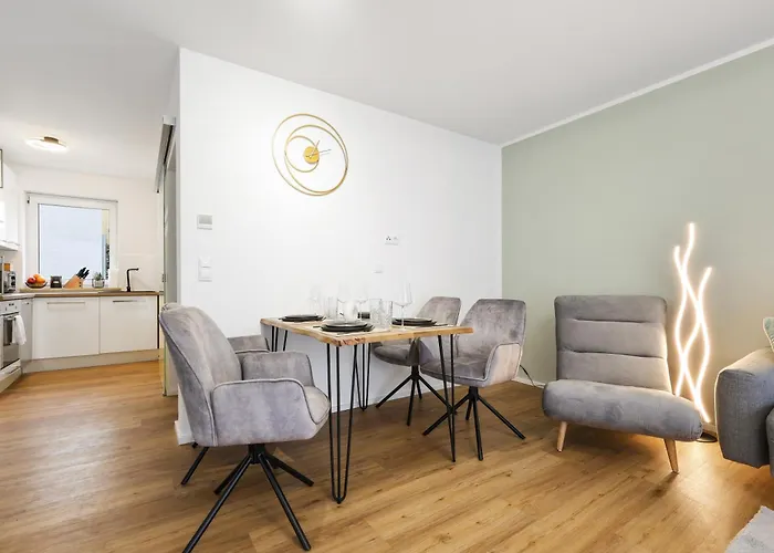 Cruwzo I Modern Centrally Located With Parking *