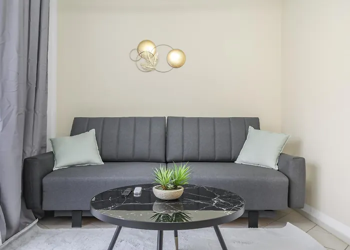 Cruwzo I Modern Centrally Located With Parking *