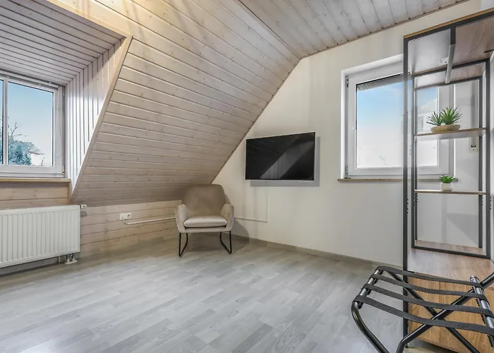 Cruwzo I Modern Centrally Located With Parking *